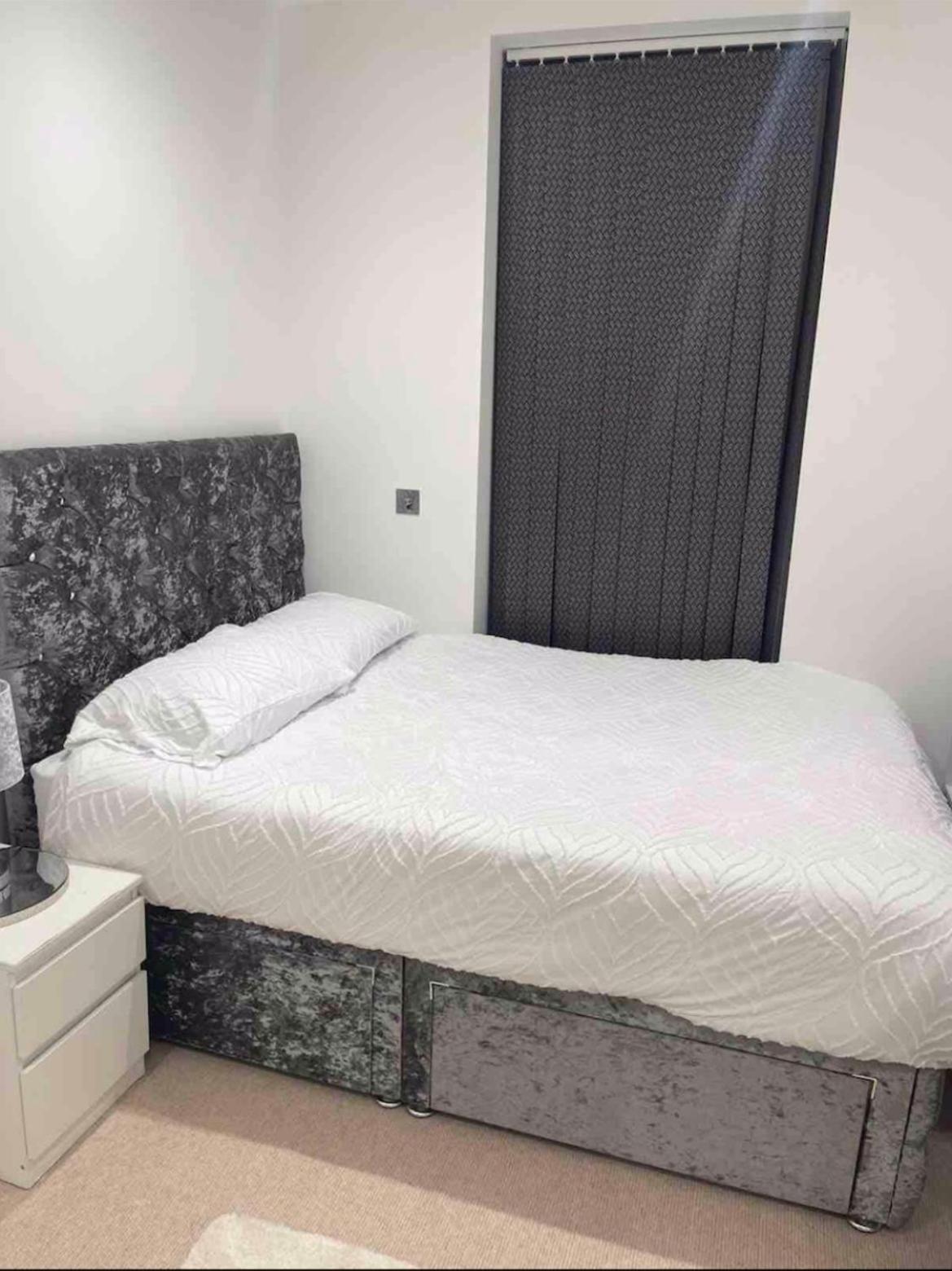 Luxury Top Floor Penthouse Apartment Near Heathrow ลอนดอน ภายนอก รูปภาพ